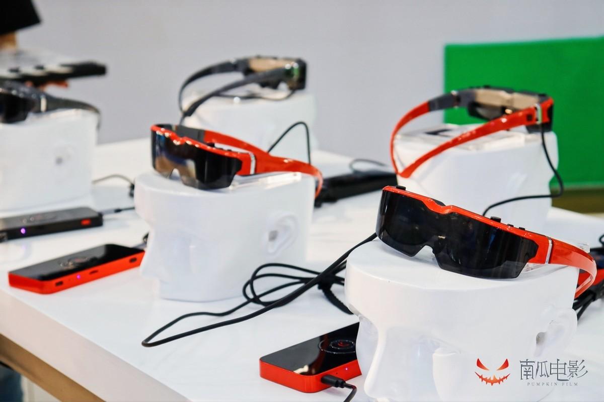 南瓜电影研发、国内首款专注观影AR眼镜上市