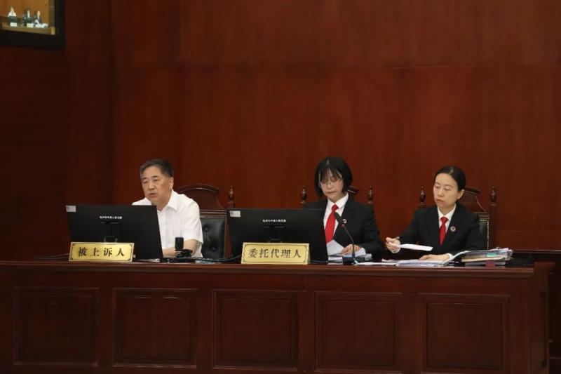 因一件小事杭州副市长坐上被告席 称从源头减少矛盾
