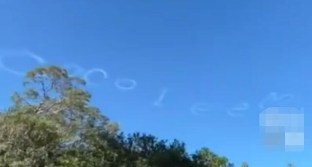 悉尼上空现CoCoLee云朵字  悉尼歌迷缅怀李玟
