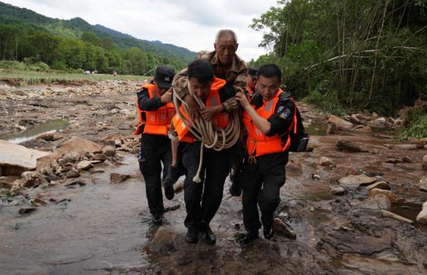 吉林舒兰暴雨致6死 4名公职人员失联 目前搜救工作仍在持续进行中