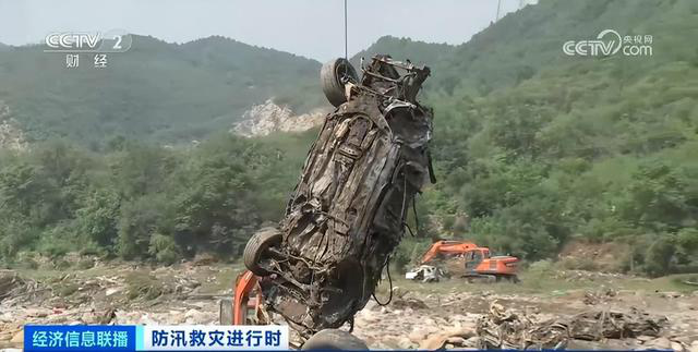 北京门头沟打捞受损车:90%车牌丢失 有车主找了5天