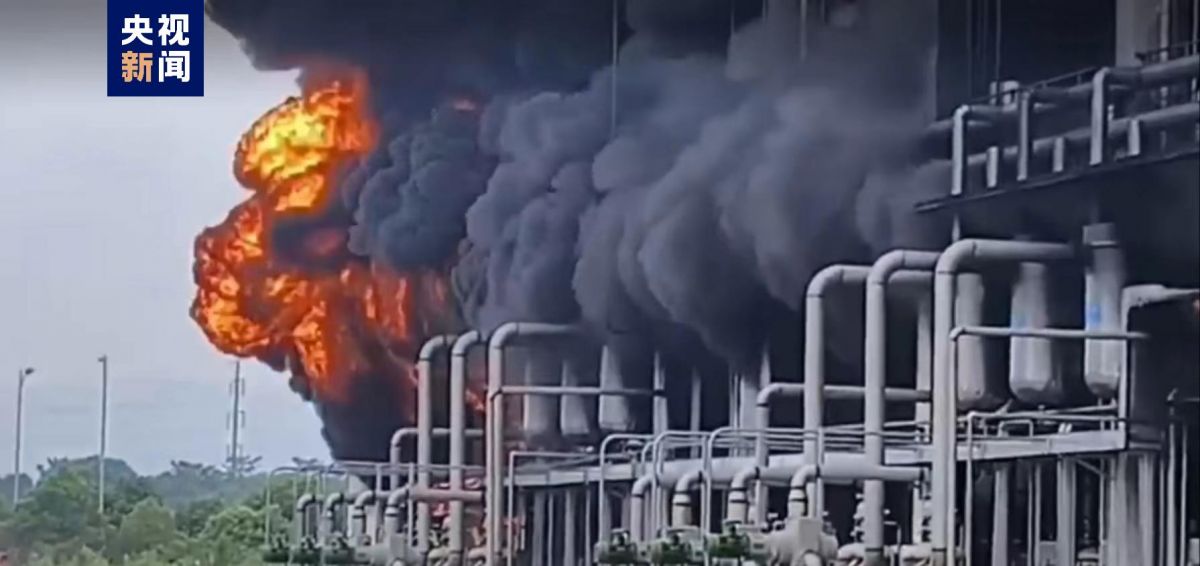 江西南昌一化工企业发生火灾 目前没有发现人员被困