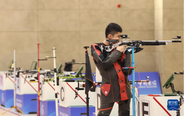 18岁中国小将盛李豪10米气步枪破世界纪录夺金
