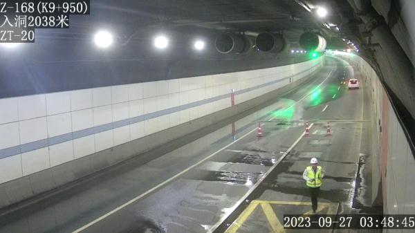 网传南京长江隧道被撞漏?假的 目前已恢复正常交通