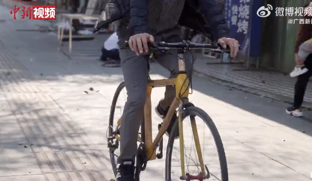 广西小伙用竹子造自行车已售上万台 第一辆卖出4500元