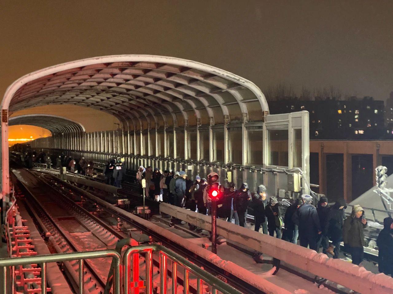 北京地铁昌平线故障事故最新消息：致30余伤 亲历者讲述经过