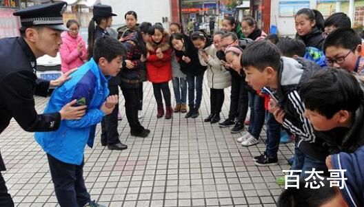 郑州一小学强制家长轮流站岗 家长被迫请假赶紧管管吧！